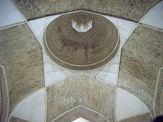写真：タキ・バザール中央のドーム