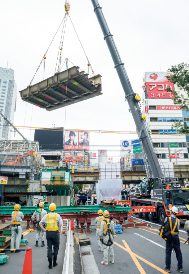 図版：第1回切換工事の既存桁撤去作業