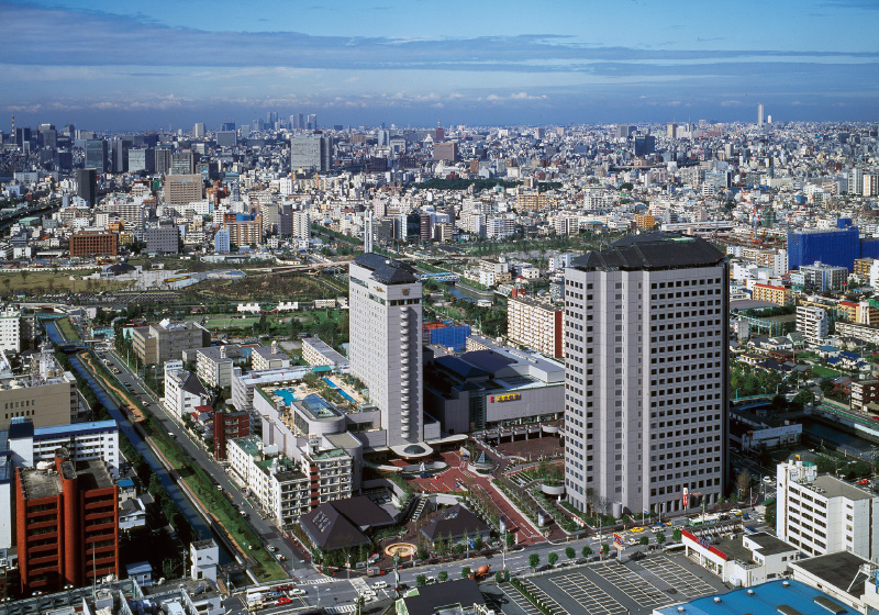 図版：開業当時の全景。週末は周辺が渋滞するほど盛況だった