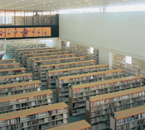 写真：図書館内部
