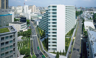 写真：加賀レジデンス（東京都板橋区）／壁式免震構造HIスマートウォールで開放的な住空間を提供