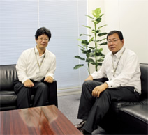写真：技術研究所　都市防災・風環境グループ　永田茂上席研究員（右）と日下彰宏主任研究員
