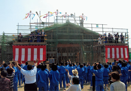 写真：秋田県井川町立井川中学校での上棟式