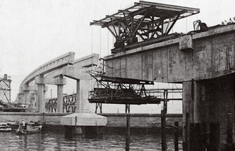 図版：昭和島橋梁でのフォルバウワーゲンを用いた梁の張出し