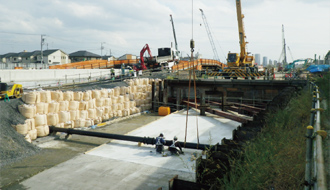 写真：通水対策工の施工風景