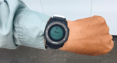 図版：腕時計型のバイタルセンサ