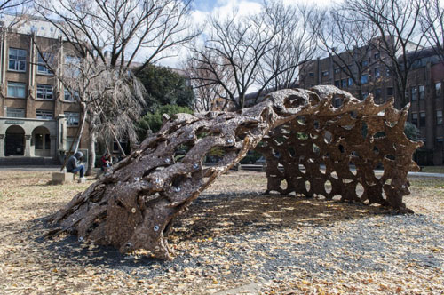 写真：東京大学本郷キャンパス 工学部1号館前広場に設置されたパビリオン