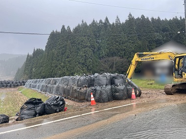 図版：河原田川（市ノ瀬）の土のう積み