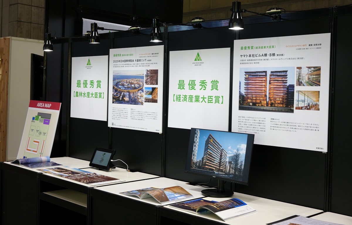 図版：展示の様子（最優秀賞）