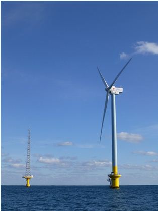 完成した風車と観測タワー