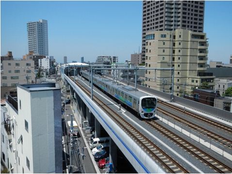 高架・複々線化が完了した石神井公園駅付近