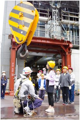 クレーンの操縦体験（東京都の建築工事現場）