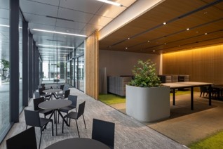 図版:オフィスのサポート空間として使える「F LOUNGE」