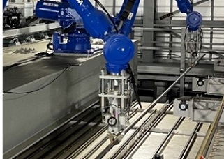 図版：配筋ロボットによる自動配筋（径D38、長さ10m, 200mmピッチ)