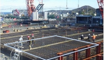 図版：完成した鉄筋ユニットの仮置き（11mｘ11m）