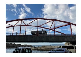 図版：光ファイバセンサを敷設した橋梁
