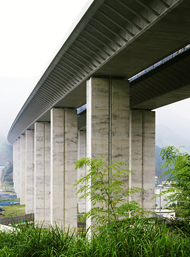 第二東名高速道路 内牧高架橋（PC上部工）