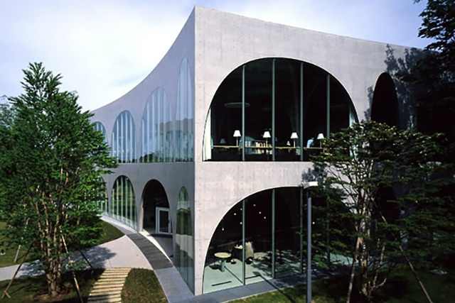 多摩美術大学図書館