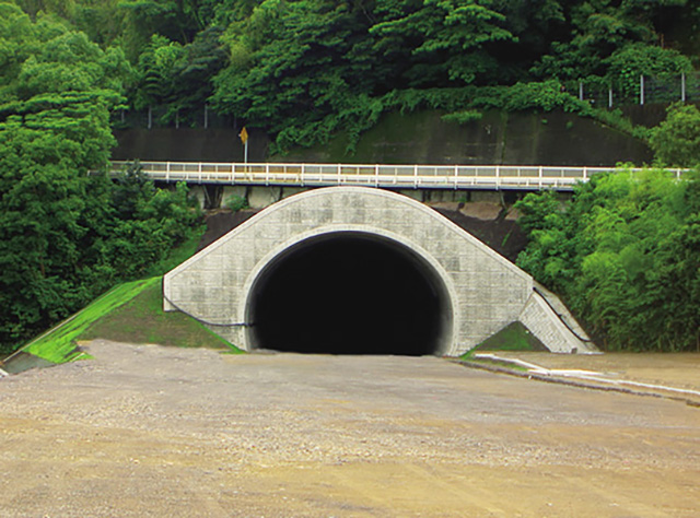 四国横断自動車道 新角谷トンネル