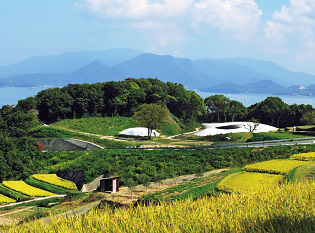 豊島美術館