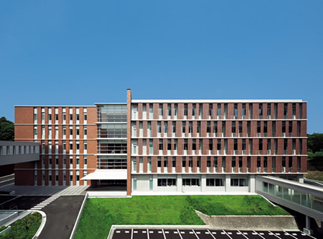 東京薬科大学 研究4号館