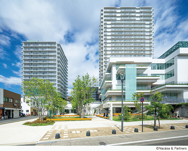 emCAMPUS EAST・WEST