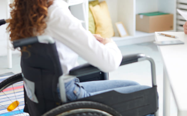 車椅子で操作しやすい複合機