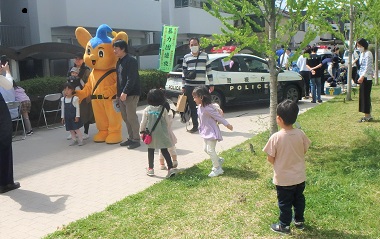 図版：イベントにピーポくんが登場