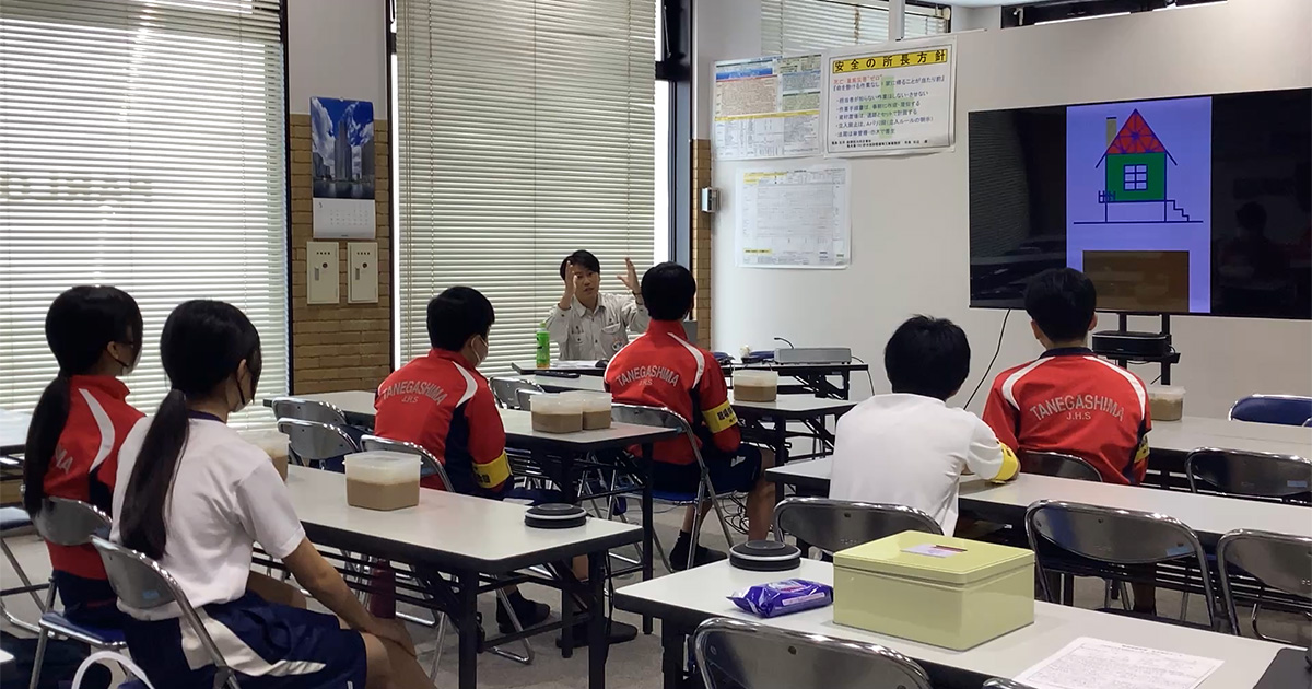 図版：講義をする鹿島社員