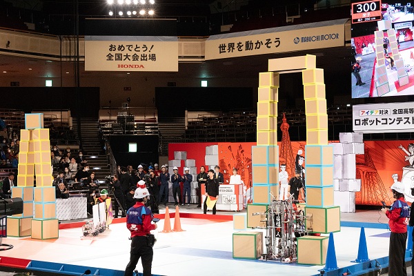 図版:高専生のレベルの高さを反映し、巨大ゲートを完成させるチームが相次いだ