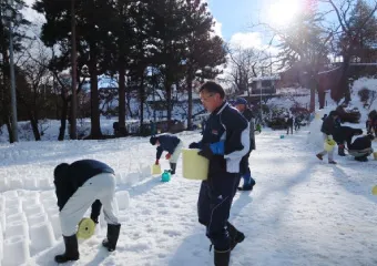 スノーキャンドル創りの様子