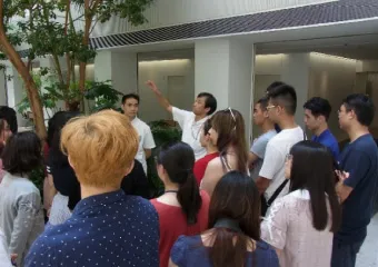 実際の建物でユニバーサルデザインの解説