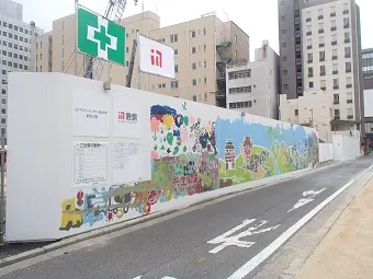 かわいらしい仮囲いが完成