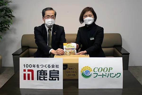 コープフードバンク 中村事務局長（右）と 東北支店 甘利管理部長
