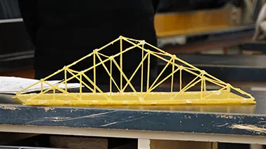 パスタで制作したトラス橋