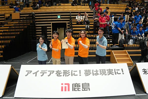 特別賞を授与した長岡技術科学大学との集合写真