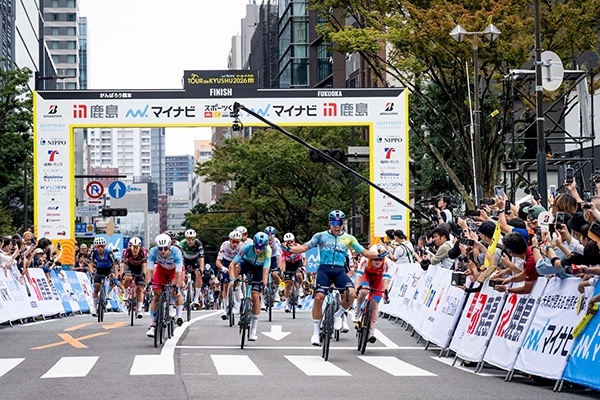 図版:佐賀・福岡ステージのフィニッシュ 提供:ツール・ド・九州2026実行委員会