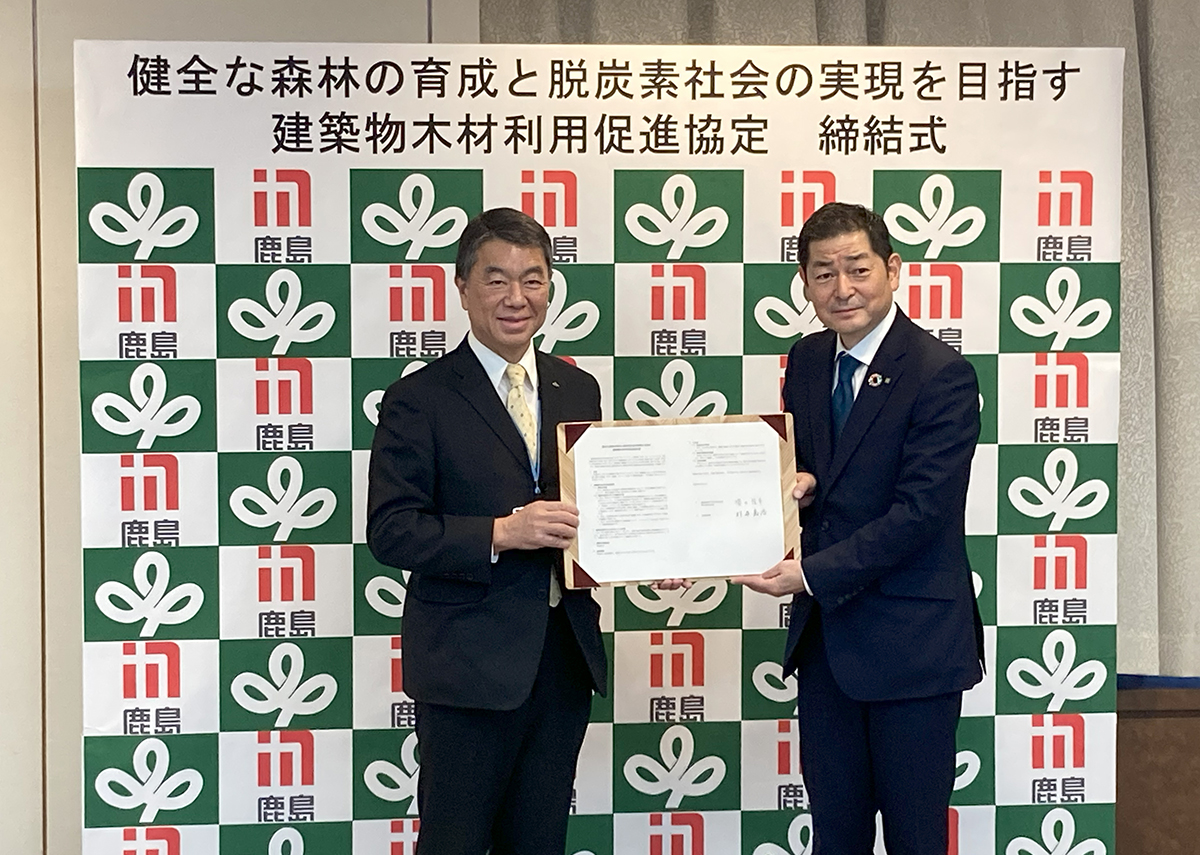 図版：協定締結式の様子（2026年2月2日）（左から、宮城県 村井知事、鹿島東北支店 横井支店長）