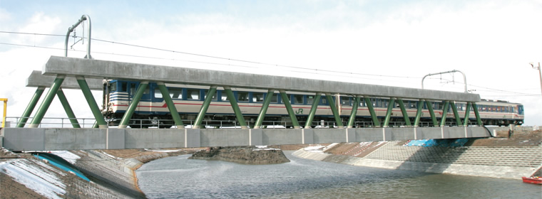 図版：山倉川橋梁（完成写真）