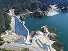 図版：五ケ山ダム堤体建設工事