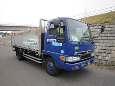 図版：バイオディーゼル燃料で走る廃食用油回収用のトラック