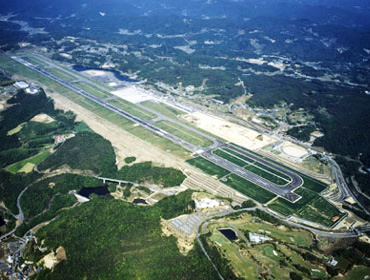 図版：岡山空港（岡山県2001年竣工）
