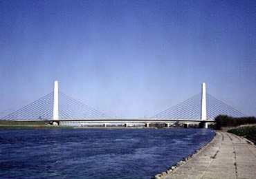 図版：十勝大橋（北海道1995年竣工）
