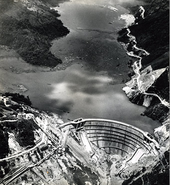 図版：上椎葉ダム（宮崎県1955年竣工）