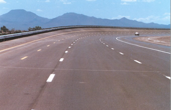 図版：アリゾナ・テスト・センター（アメリカ1987年竣工）