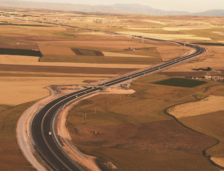 図版：アルジェリア東西高速道路（アルジェリア2016年竣工）