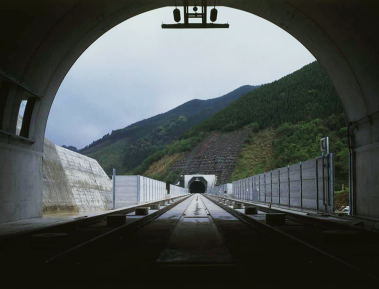 図版：九州新幹線　第二紫尾山トンネル（鹿児島県2003年竣工）