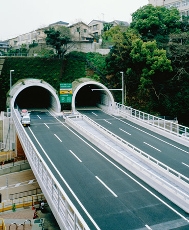 図版：オランダ坂トンネル（長崎県2003年竣工）
