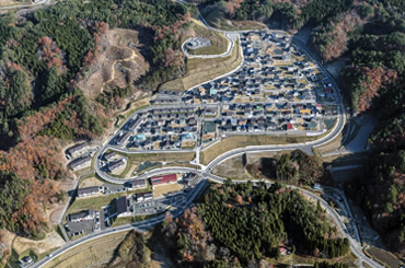 図版：完成した高台の三王団地空撮（2016年11月）