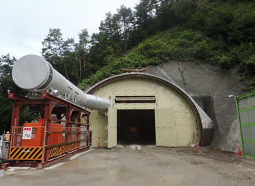 図版：白井トンネル起点側坑口の様子